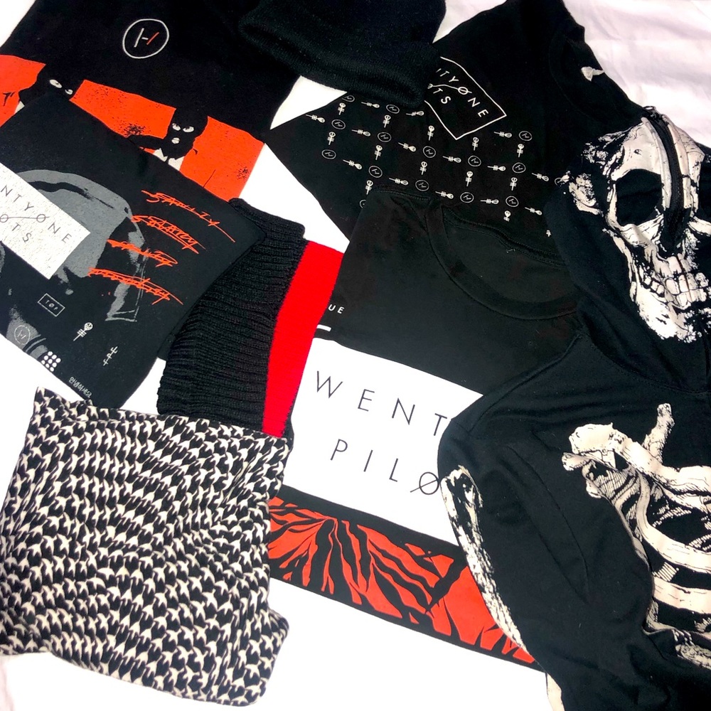 Twenty one pilots collection. Blurry face tour